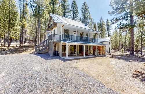 Crescent House | Hibernation Station at Big Pine Retreat