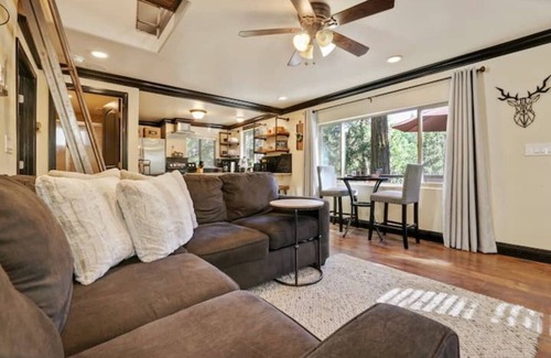 West Village Cabin | Hibernation Station ~ Walkable, Wonderful, Well-Located