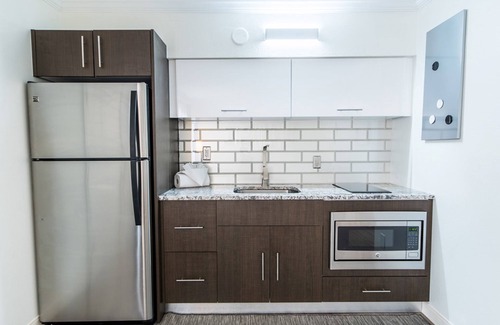 Sarasota Apartment | Hibiscus Suites - Gateway to Siesta Key