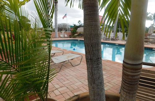 Sarasota Apartment | Hibiscus Suites - Gateway to Siesta Key
