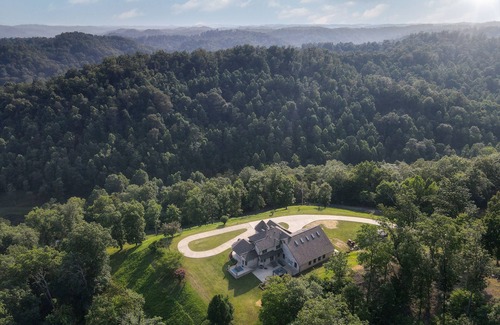 Martha House | Hidden Acres Escape: A Bluegrass Retreat