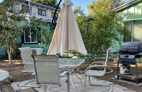 Mount Helix Cabin | Hidden Cabin on the Foothills of Mt. Helix! With Outdoor Hot tub !