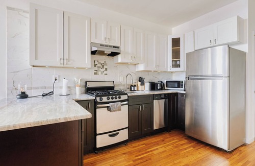 Historic Downtown Apartment | Hidden gem 2-bedroom apartment with WiFi, AC in Hoboken mins to NYC