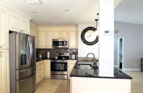 Country Oaks House | Hidden Gem Home in Sarasota, UTC Mall, Nathan Benderson Park, Siesta Key Beach