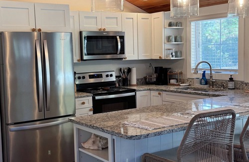 Bayshore Cottage | Hidden gem on 4 acres w/hot tub