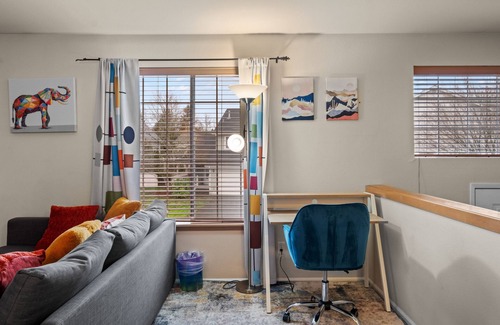 Covington House | Hidden Gem Top-Floor Unit near Lake Meridian