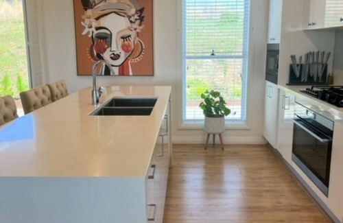 Oberon House | Hidden gem with magnificent view of Oberon Lake