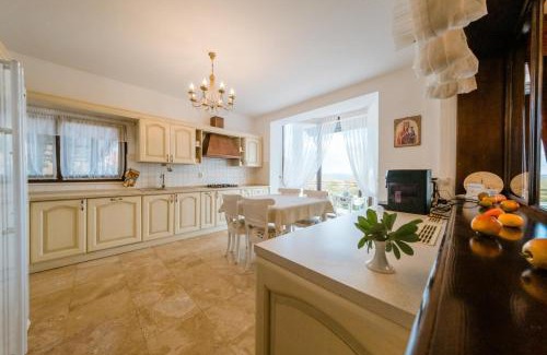 Cocorastii Mislii House | Hidden Hills Villa