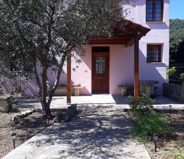 Platanias House | Hidden House in Nature