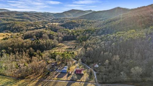 Walland House | Hidden Star Hideaway-Blackberry Farm-Smoky Mtn Nat Park-Hot Tub- Fire Pit- Fenced Yard- Pet Friendly