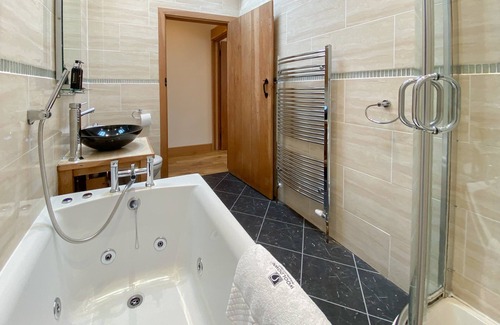 Marhamchurch House | Hideaway for Two, Underfloor Heated, Impressive Four Poster Plank Bed