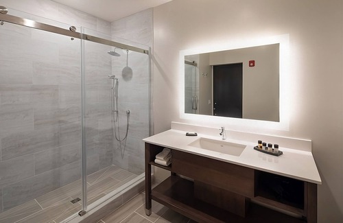 Winters House | Hideaway in Modern, Luxurious Suite with Terrace and Outdoor Fireplace
