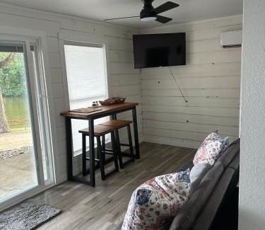 Sunrise Beach House | Hideaway on the lake!