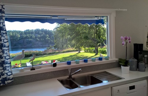 Uddevalla Municipality House | High-class archipelago house by the sea in a south-facing position on the West Coast