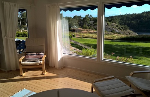 Uddevalla Municipality House | High-class archipelago house by the sea in a south-facing position on the West Coast