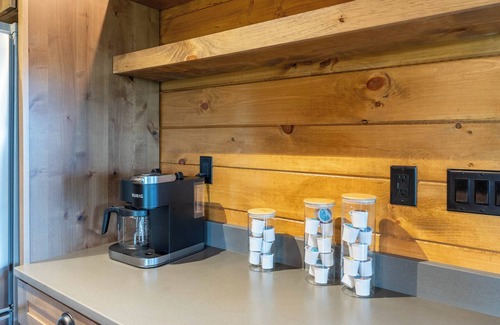 Almond Cabin | High Country Cabin - Mountain & Fontana Lake Views - Hot Tub