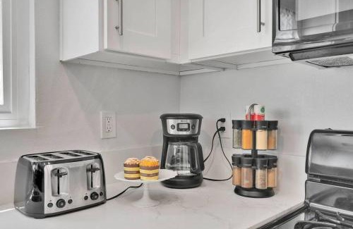 Victorville House | High Desert Dream on the Fairway WiFi Smart TVs