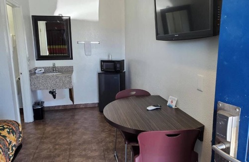 Hesperia Hotel | High Desert Inn