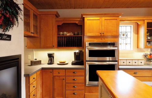 Red River House | High Expectations - In Town - New Property! - Fireplace - Adjustable Bed - Fence