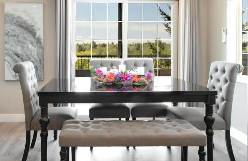 Riverview House | High Point Guesthouse - Next to Seattle Chinese Garden