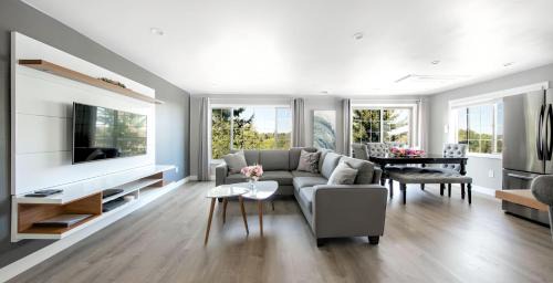 Riverview House | High Point Guesthouse - Next to Seattle Chinese Garden