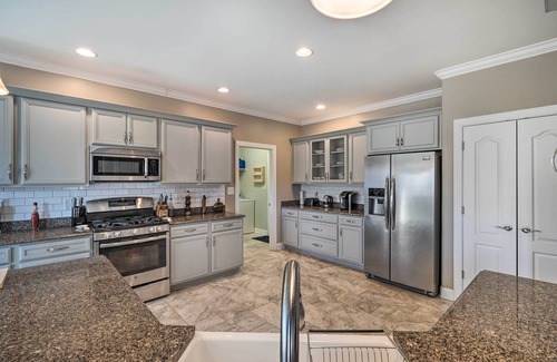 High Point House | High Point Home ~ 1 Mi to Oak Hollow Lake!