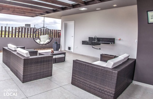 Praia do Rosa House | High standard gated community, spa and heated pool, free day use Surfland