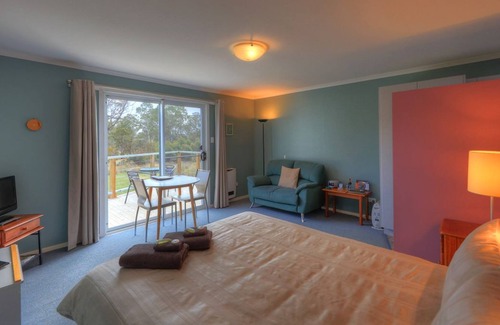 Bronte Park Hotel | Highland Cabins and Cottages