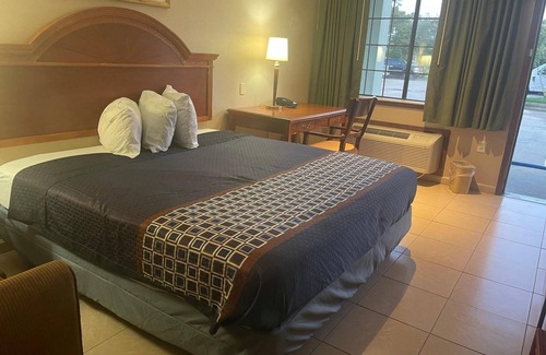 Denham Springs Hotel | Highland Inn Denham Springs - Baton Rouge East