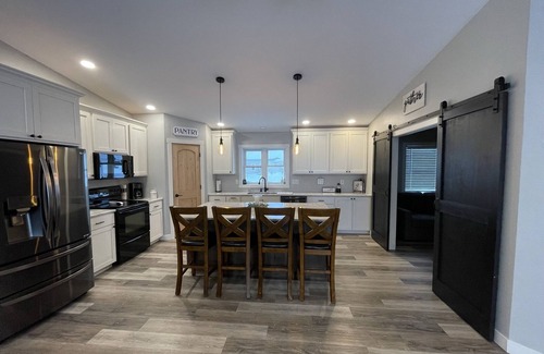 Devils Lake House | "Highlander" House 4 Bedroom, 3 Bath- Ackerman Valley