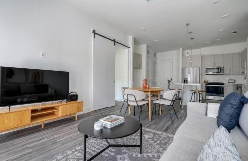 Highland Apartment | Highlands 2BR w Pool WD Gym vibrant area ATX-198