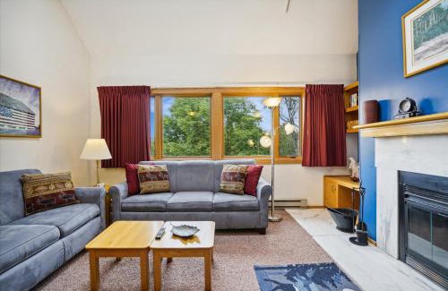Central Vermont- Killington House | Highridge E10 Cozy One Bedroom Loft with Fireplace and Pool Access