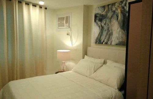 Valenzuela Condo | Highrise Condo/ Makati w/ Bedroom, Bathr, Livingr & Kitchen