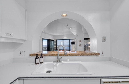 Pacific Terrace Condo | Highrise Living - San Diego Bay View from the 32-Floor - Downtown SD