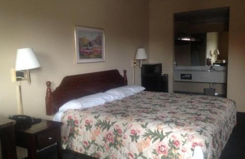 Mocksville Hotel | HighWay Inn