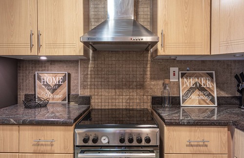 Jumeirah Lake Towers Apartment | HiGuests - Goldcrest Views 1