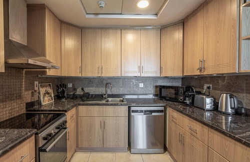 Jumeirah Lake Towers Apartment | HiGuests - Goldcrest Views 1