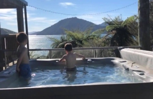 Okatamio House | Hikapu Lodge-a slice of paradise