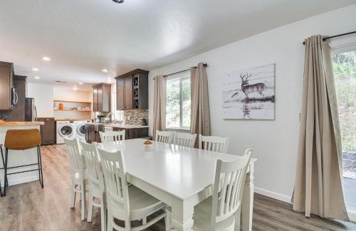 Ahwahnee House | Hike, Boat and More Cabin with Hot Tub in Ahwahnee!
