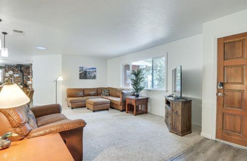 Ahwahnee House | Hike, Boat and More Cabin with Hot Tub in Ahwahnee!