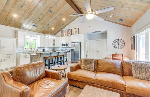 Tarheel House | Hike, Fish and Kayak Murphy Gem with Deck and Fire Pit