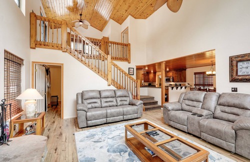 Williams Cabin | Hike & Fish: Parks Cabin w/Balcony & Forest Views