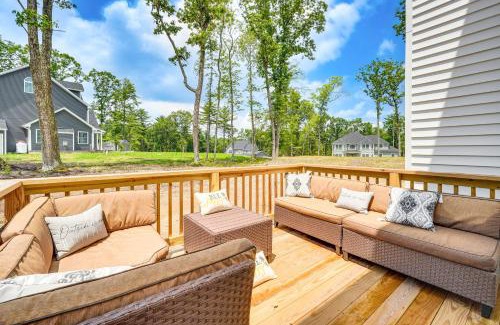 Jonas House | Hike, Sip and Ski Spacious Poconos Home
