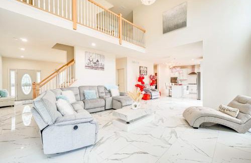 Jonas House | Hike, Sip and Ski Spacious Poconos Home