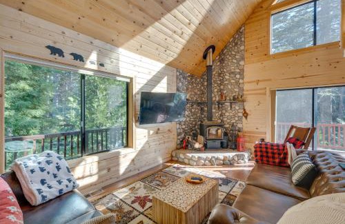 Croft House | Hike, Ski and Unwind Cabin with Hot Tub in Pioneer!