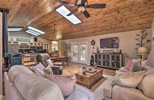 Pine House | Hildas Cabin Mtn-View Retreat in Pine!
