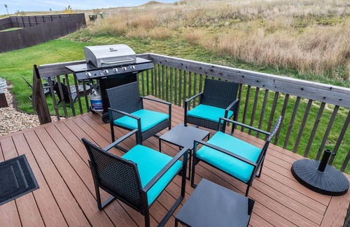 Rapid City House | Hill's View Retreat on the Edge of the Prairie