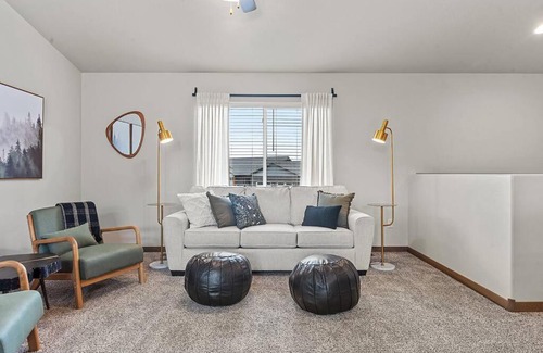 Rapid City House | Hill's View Retreat on the Edge of the Prairie