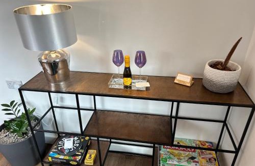 Hoyland Apartment | Hill Street Railway retreat.