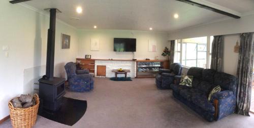 Uruti House | Hill top view farm stay